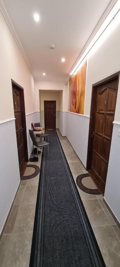 Rozsa Apartmanhaz Сегед Экстерьер фото