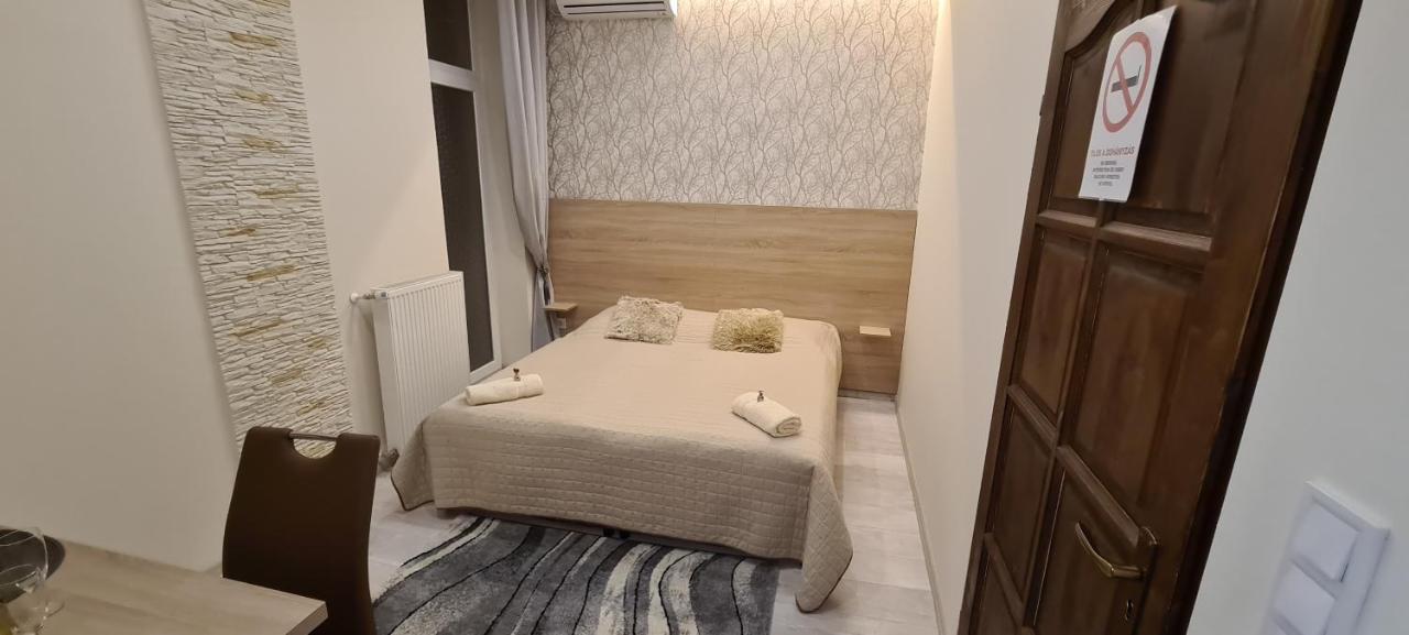 Rozsa Apartmanhaz Сегед Экстерьер фото