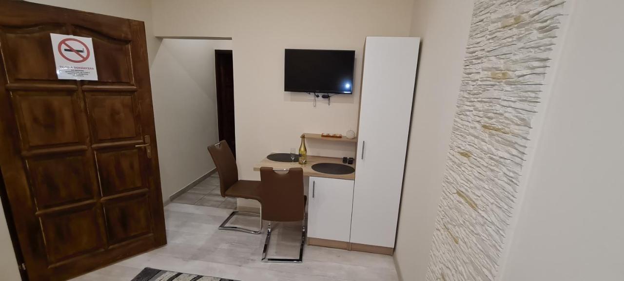 Rozsa Apartmanhaz Сегед Экстерьер фото