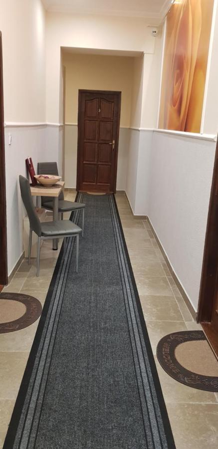 Rozsa Apartmanhaz Сегед Экстерьер фото