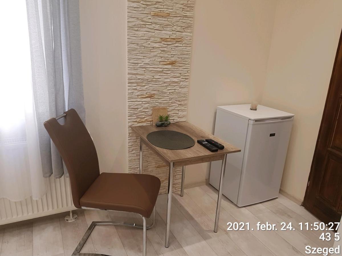 Rozsa Apartmanhaz Сегед Экстерьер фото