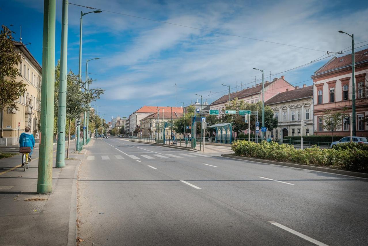 Rozsa Apartmanhaz Сегед Экстерьер фото