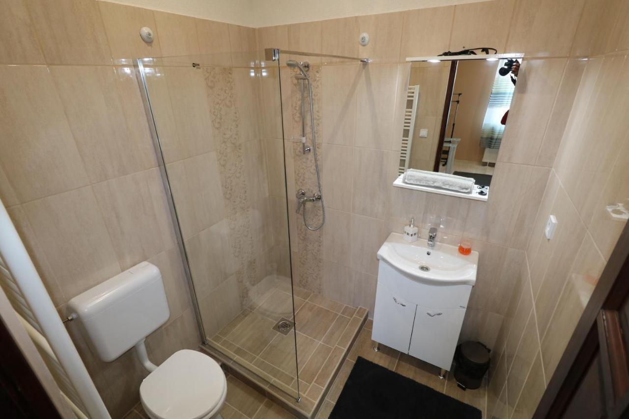 Rozsa Apartmanhaz Сегед Экстерьер фото